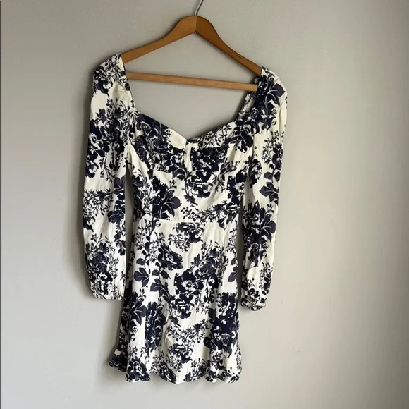 Reformation Mochi Dress - Picture 2 of 12